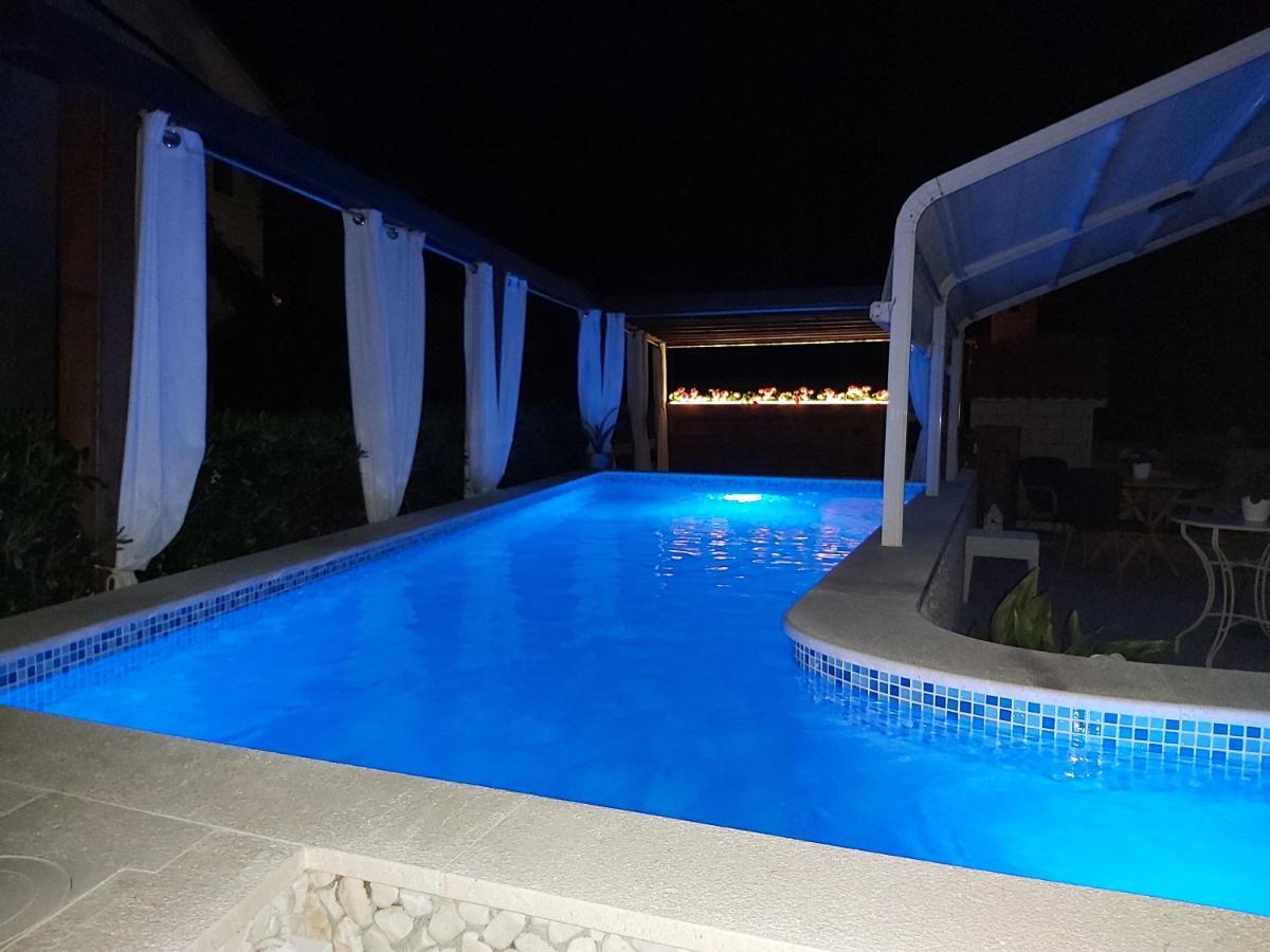 Villa Kale Apartments 斯拉汀 外观 照片